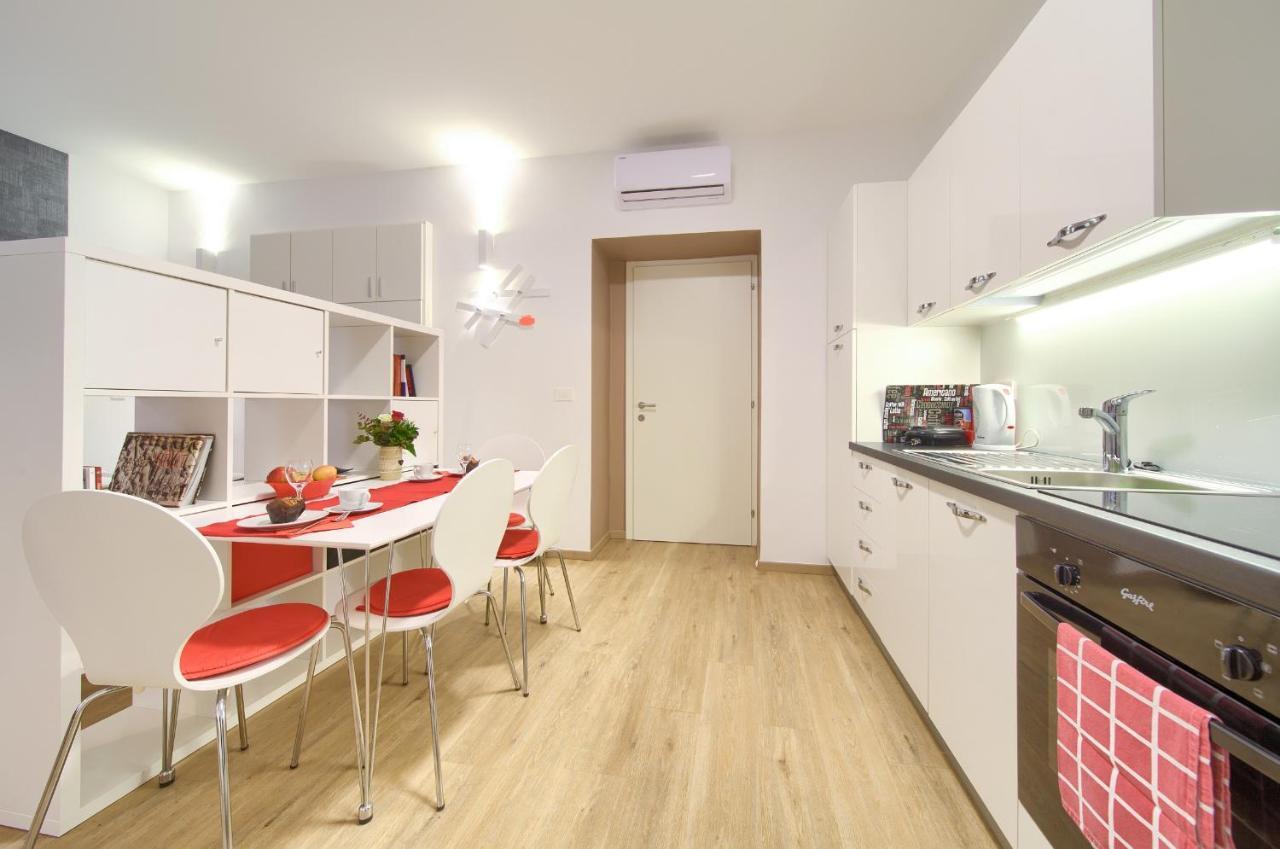 Logo Apartments 5 Min Walk To Main Square Загреб Екстериор снимка